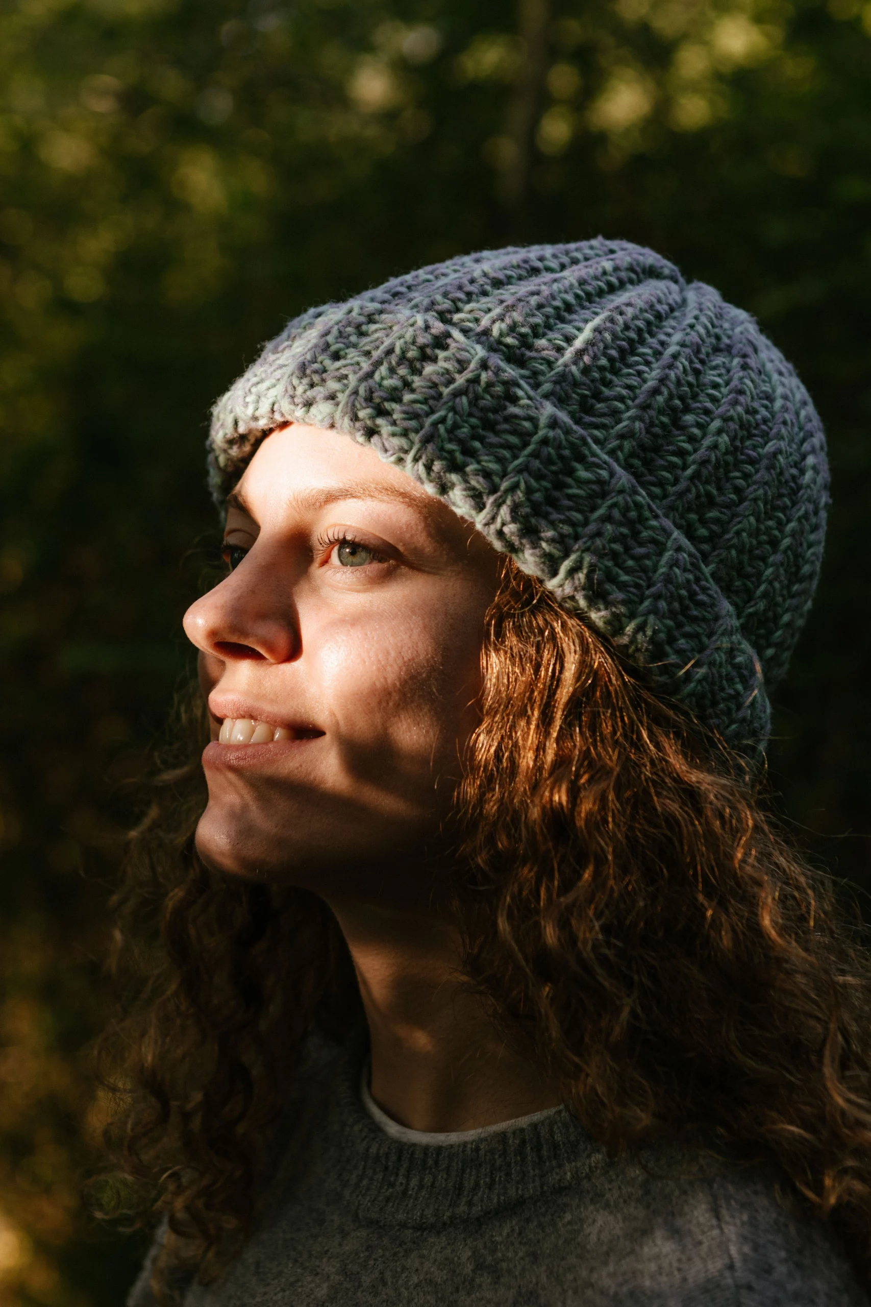 gorro liquen azul lana modelo con gorro liquen azul lana merina