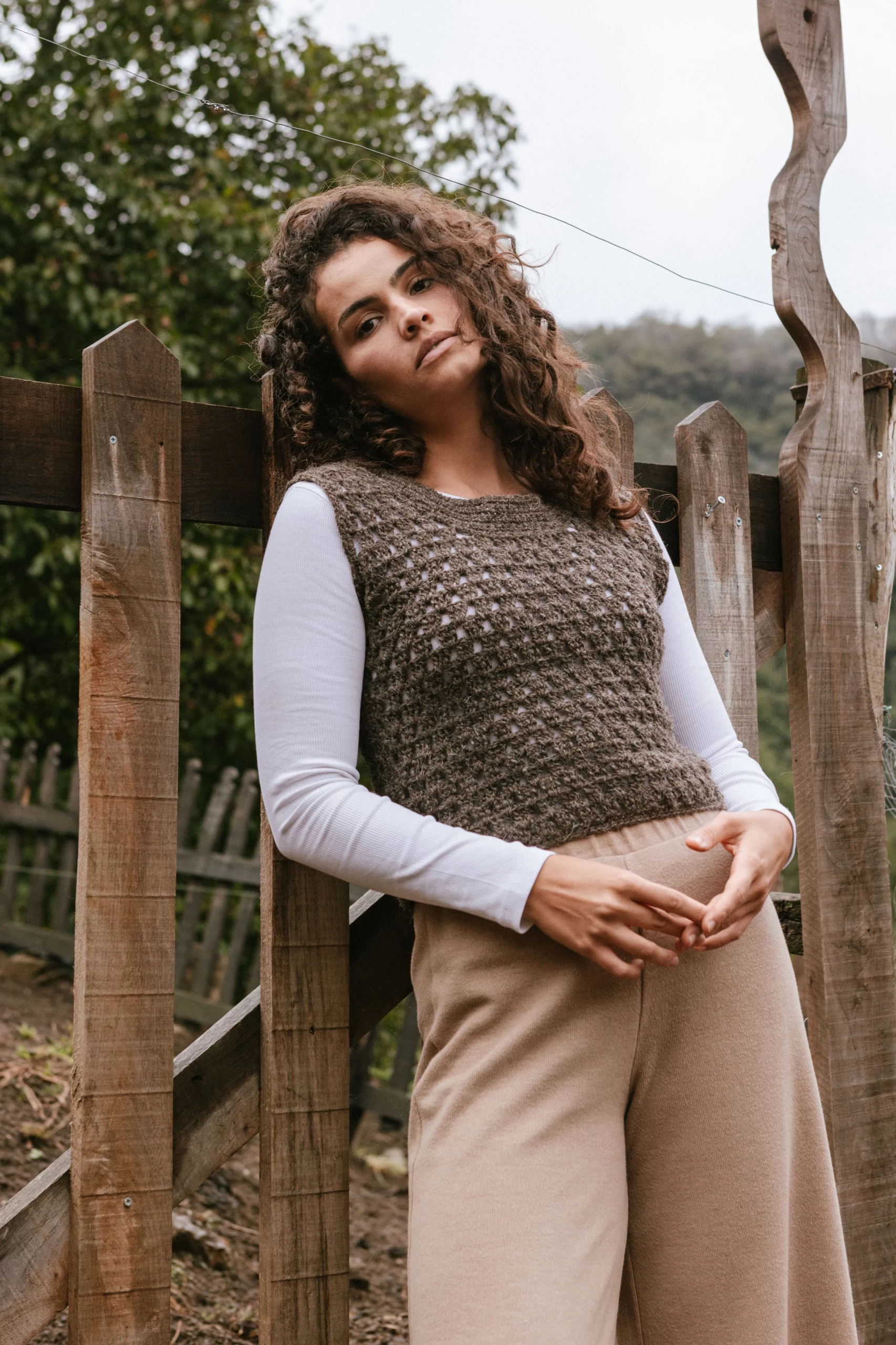 chaleco lana xalda gris modelo con chaleco lana xalda gris nuedu textiles