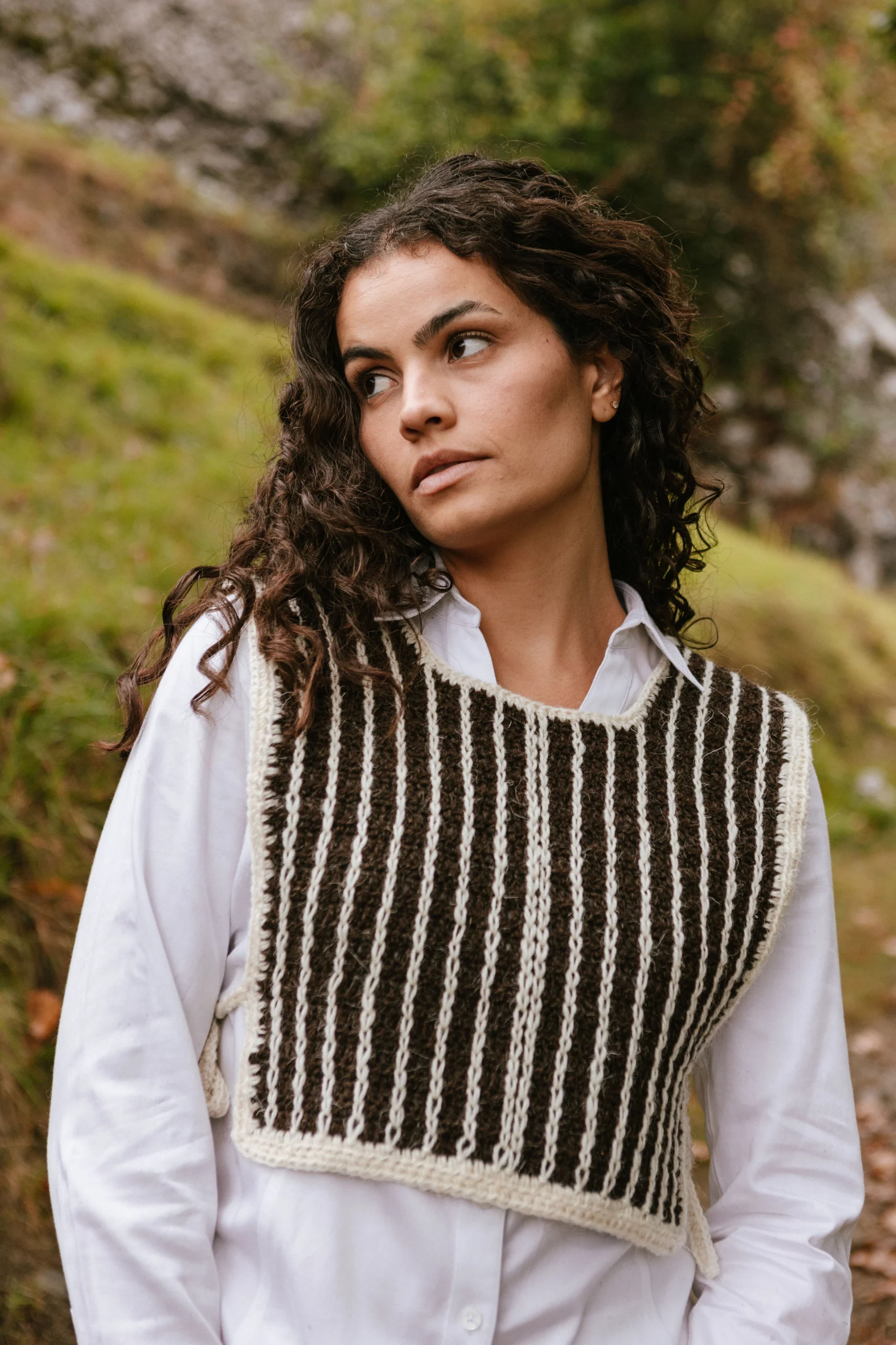 chaleco lana xalda negro modelo con chaleco lana xalda negro