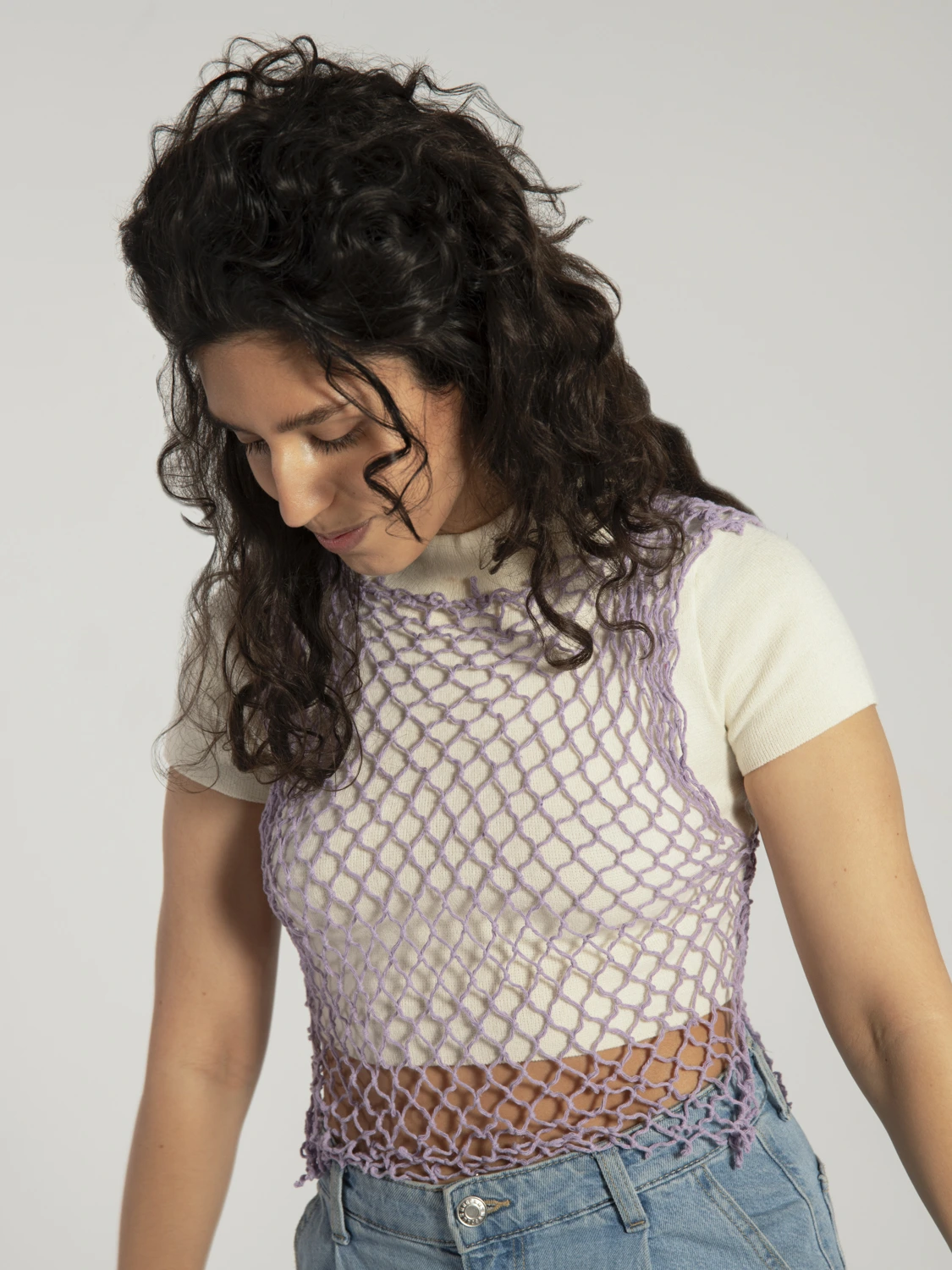 modelo con top red nacar lila